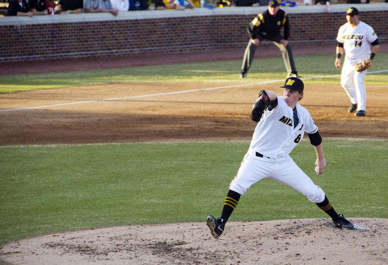 Baseball steals one from No. 6 South Carolina