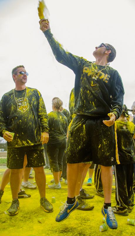 Black and Gold Run adds color to game day