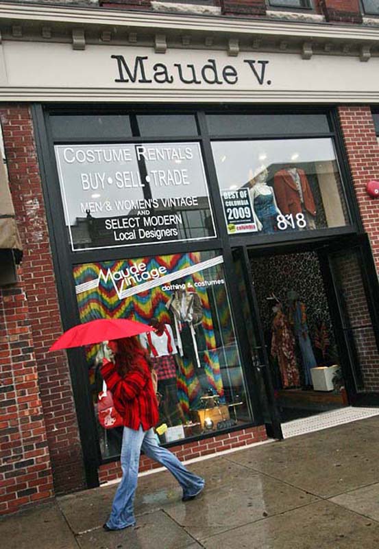 Shops in the District buy old clothes, sell new