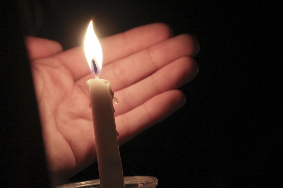 MU students, faculty and community members join in candlelight vigils to honor Paris attack victims