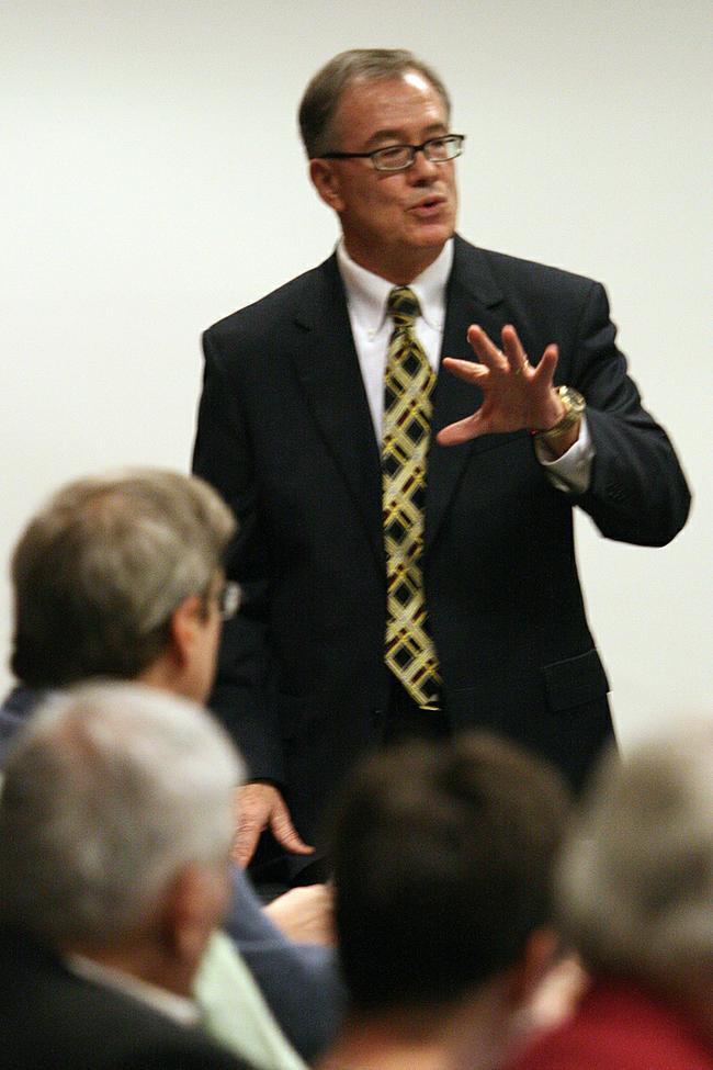 Faculty Council discusses budget, capacity issues