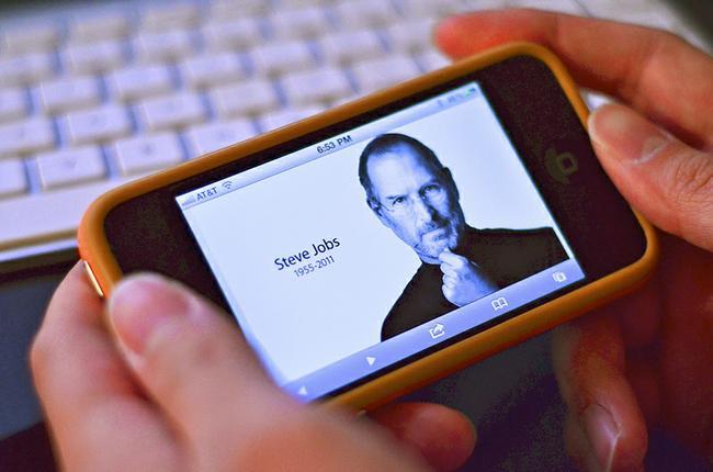 Many milennials ‘iSad’ following Jobs’ death