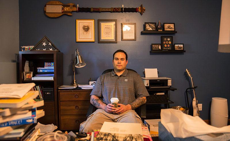 Alumnus Gerardo Mena has war essay published by The New York Times