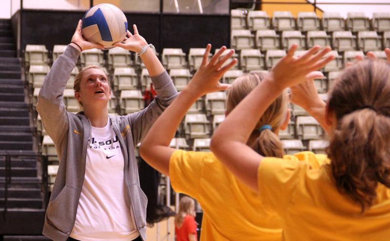 Volleyball team hosts clinic for Girl Scouts