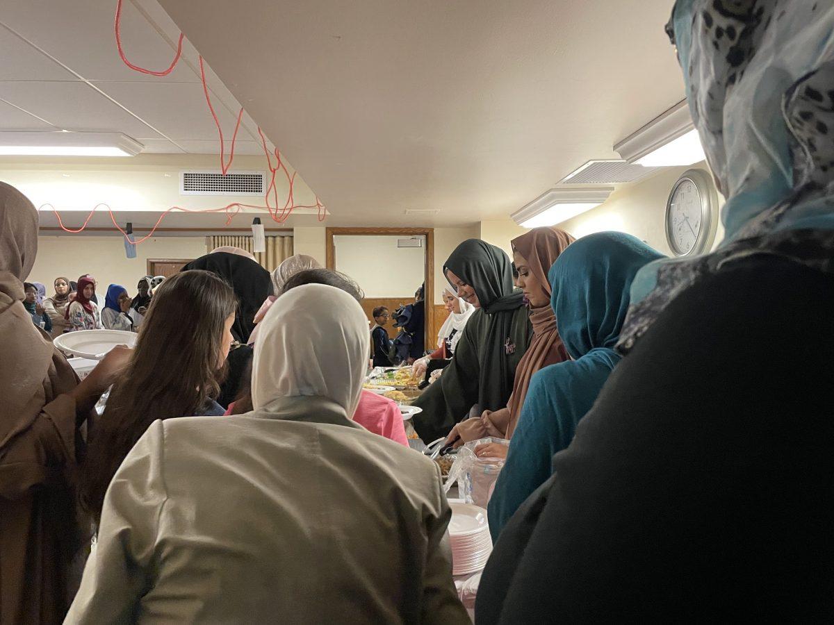 Masjid Iftar Serving Food