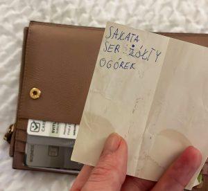 A handwritten note from Synkovska's wallet, given to her by a polish child.