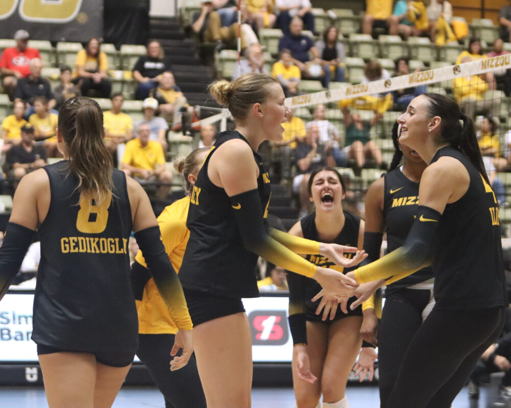 Missouri volleyball struggles against top ranked Tennessee