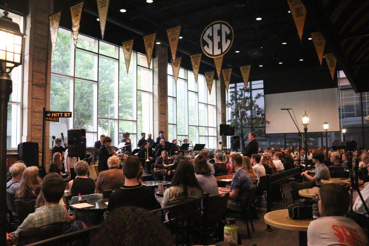Crowd watches jazz player solo.