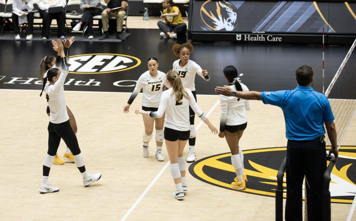 The Missouri volleyball team joins in for a huddle.